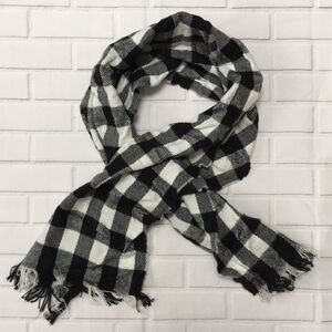 White & black buffalo plaid soft flannel scarf
